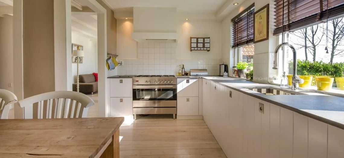 Rolety na wymiar w Krakowie — jak wybrać rolety, markizy i pergolę